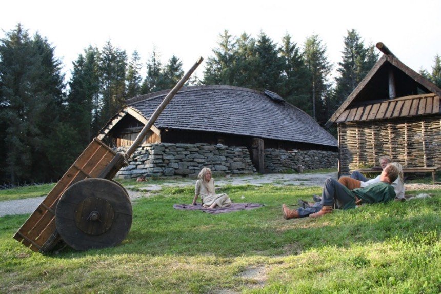 The Norse and Viking Longhouse