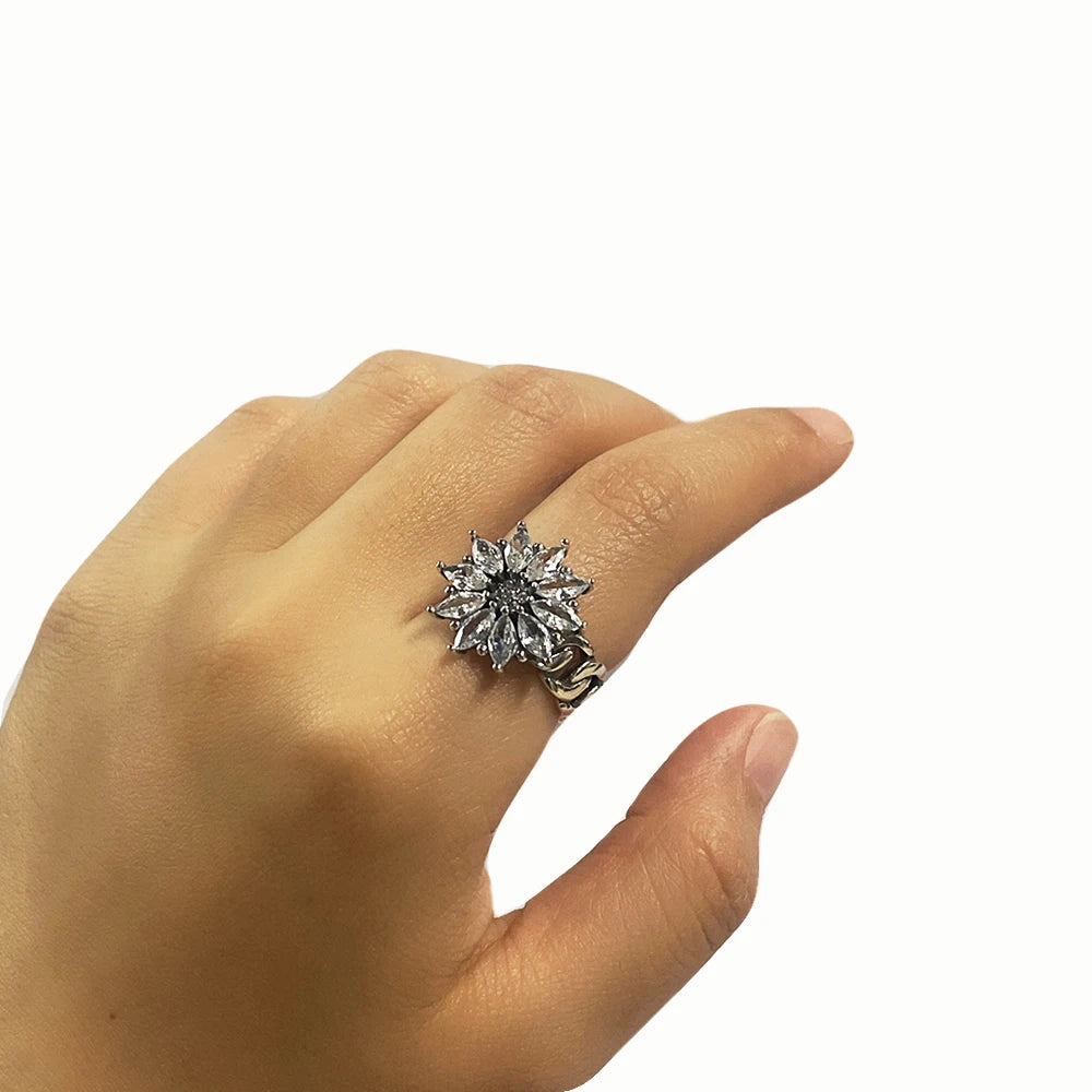 The North Star Ring in 925 Sterling Silver and Zircon Stones